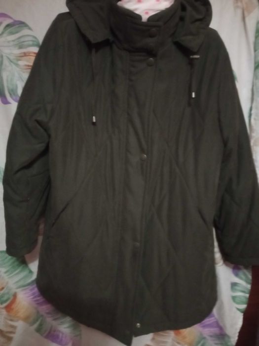Теплая темно зелёная курточки 54-56