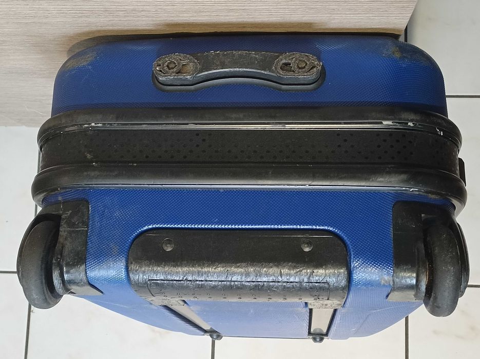 Чемодан валіза на колесах Roncato средний, 60х40х24 см, исправный