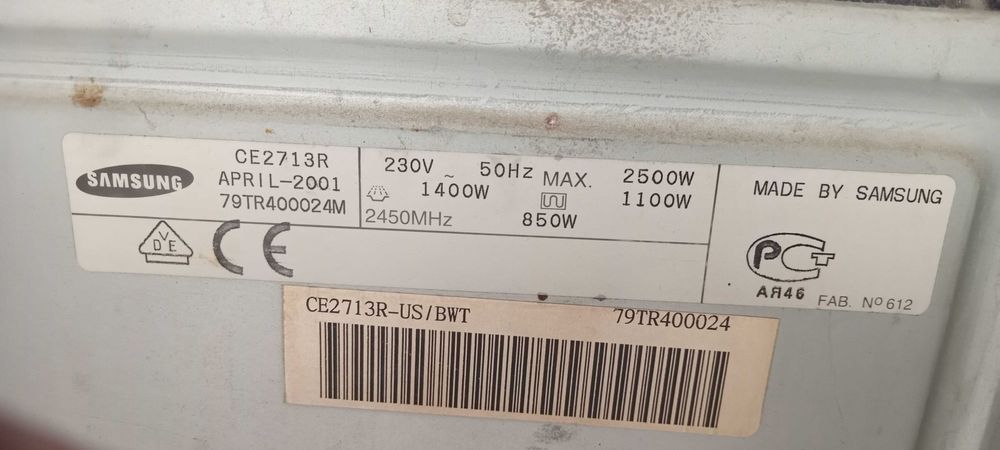 Продаю мікрохвильову піч Samsung CE2713R на запчастини
