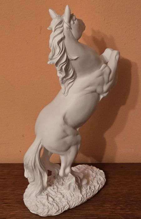 Piękna ceramiczna figurka konia. KOŃ Arabski, jeździectwo. Mustang.