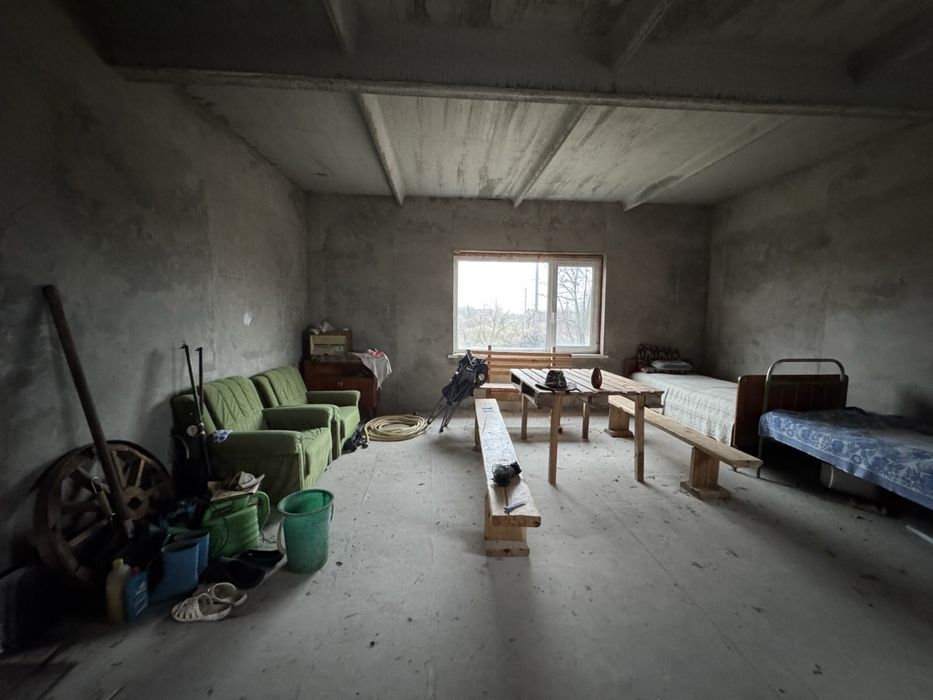 Продаж будинку біля лісу та річки