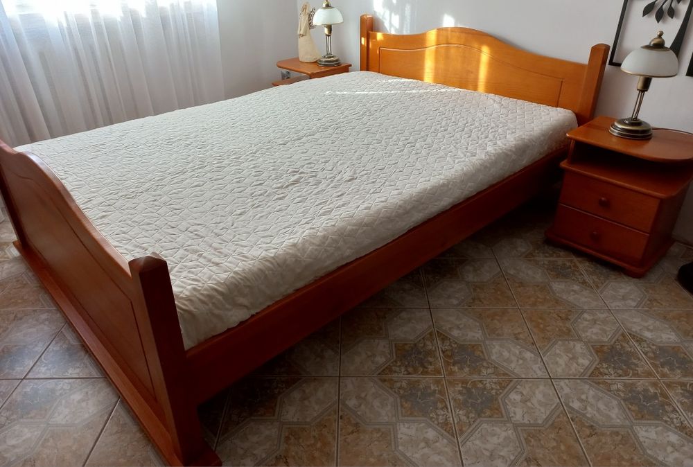 Drewniane łóżko sosnowe 140/200 + szafki