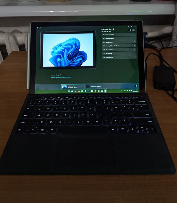 Microsoft Surface Pro 6 i5 8/256Gb ультрабук-планшет повний комплект