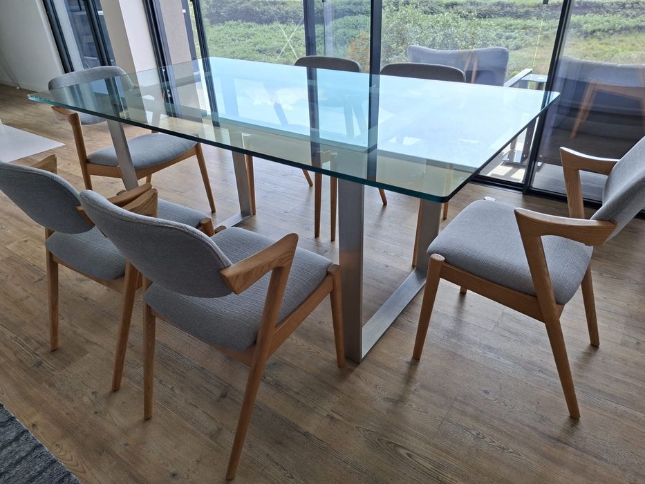 Mesa de jantar em Vidro Temperado com Estrutura em Inox