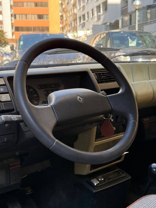 Renault 5.  Laureat  44cv