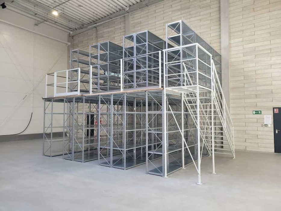Regały półkowe z piętrem AM1 – 49,5 m2