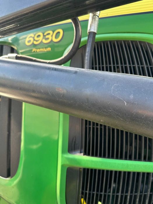 Трактор John Deere 6930 Premium з фронтальним навантажувачем