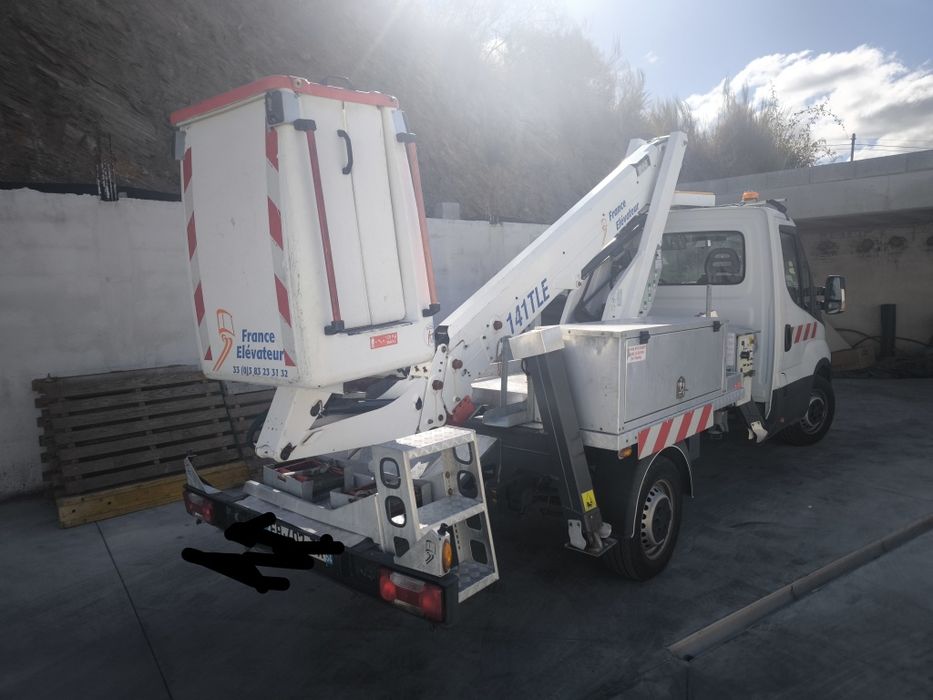 Plataforma sobre carrinhas Iveco