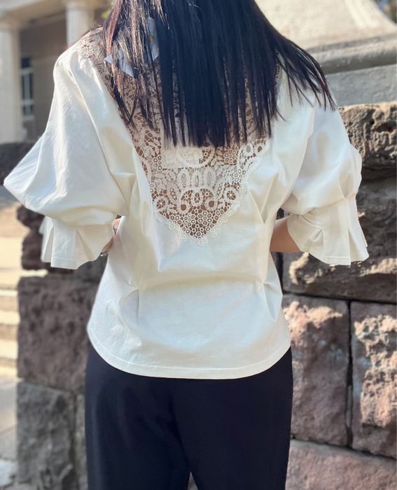 Оригинальная кофточка , футболка  Sandro Paris