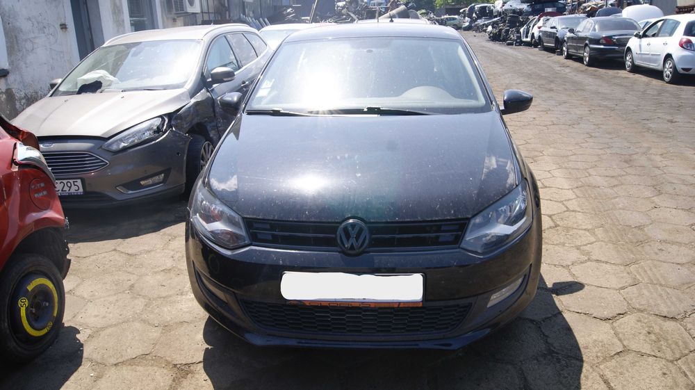 VW Polo 6R Lakier(LC9X) 1.6 TDI CAY na części maska zderzak klapa błotnik drzwi