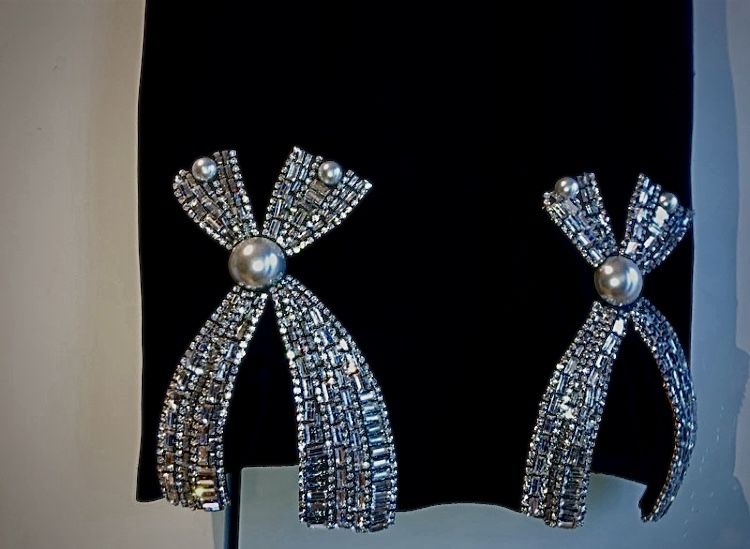 Mala czarna z cyrkoniami