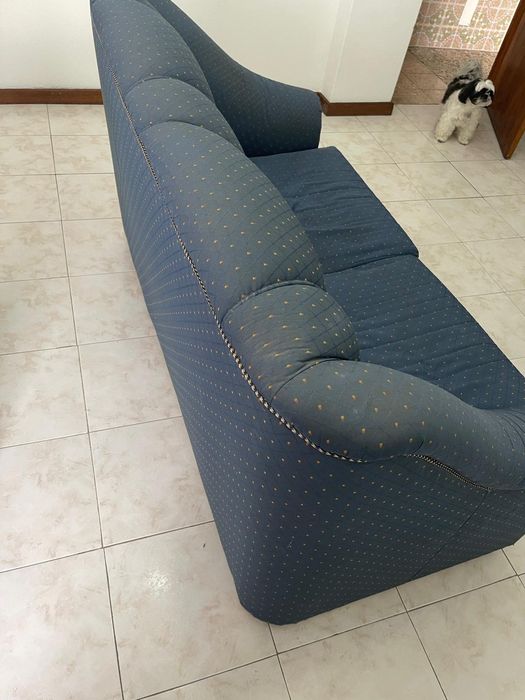 DOAÇÃO - Sofá de 2 Lugares em Bom Estado