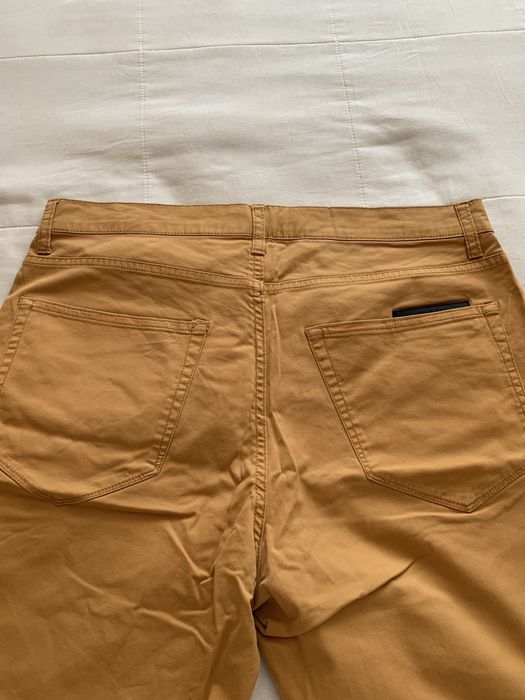 Calções camel, amarelo torrado Bershka
