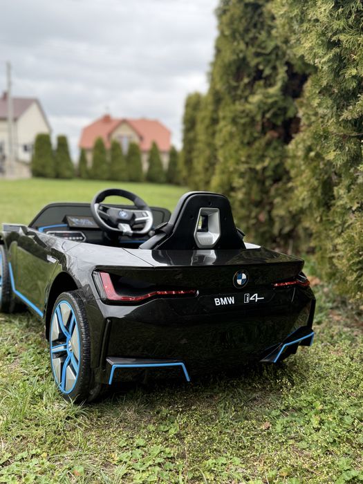 Auto BMW I4 na akumulator
