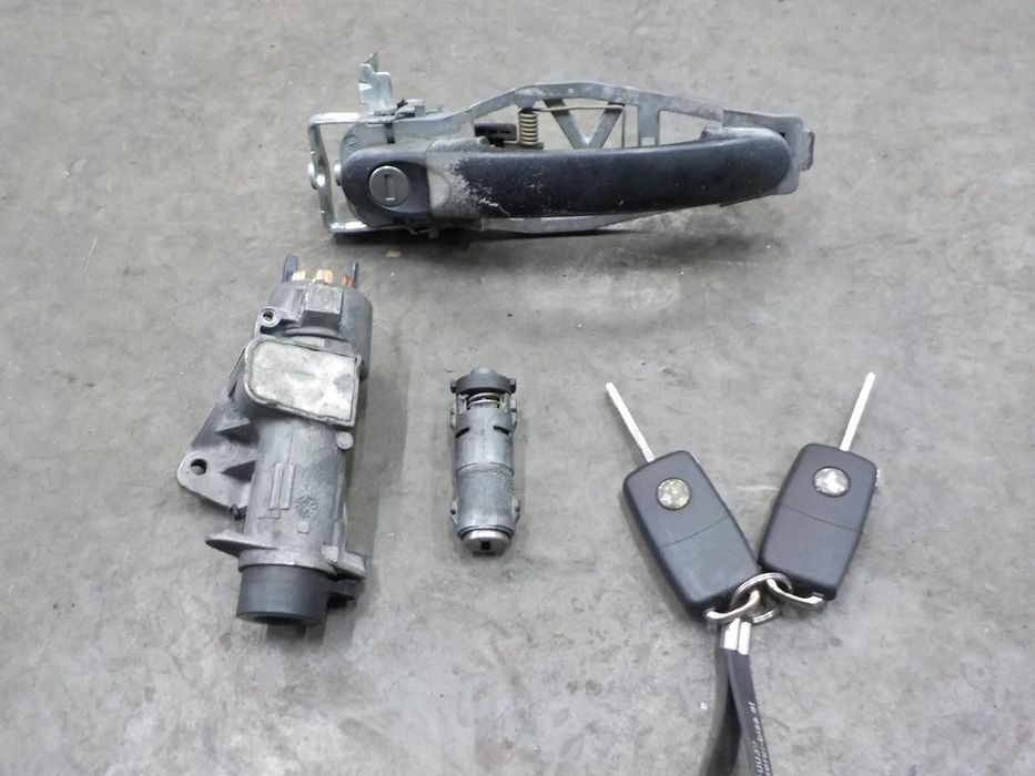 VW T5 KLAMKI ZAMKI WKŁADKI STACYJKA KLUCZ KOMPLET ZAMKÓW WKŁADKA TYŁ
