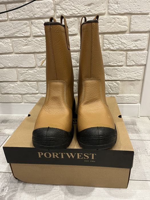 Чоботи робочі утеплені з накладкою на носок