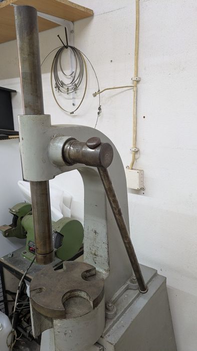 Prensa Manual com armário e acessórios