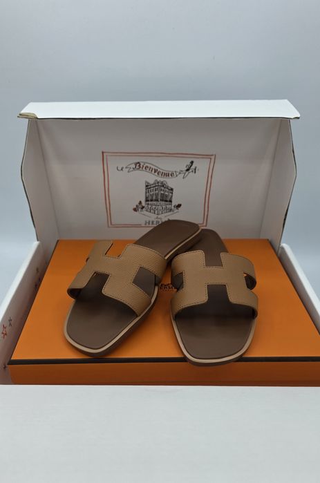 Hermes oran sandálias gold