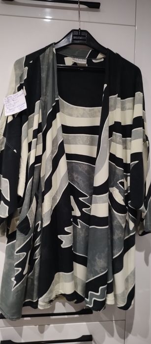 Przepiękna narzutka z kieszeniami , kardigan