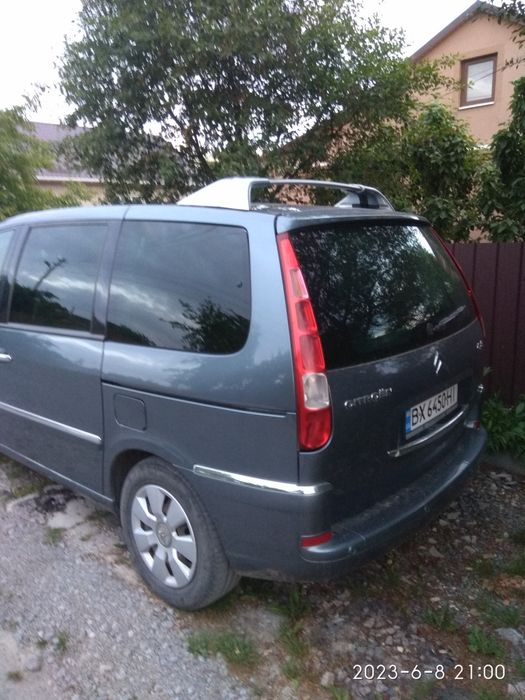 Продам машину CITROEN C8