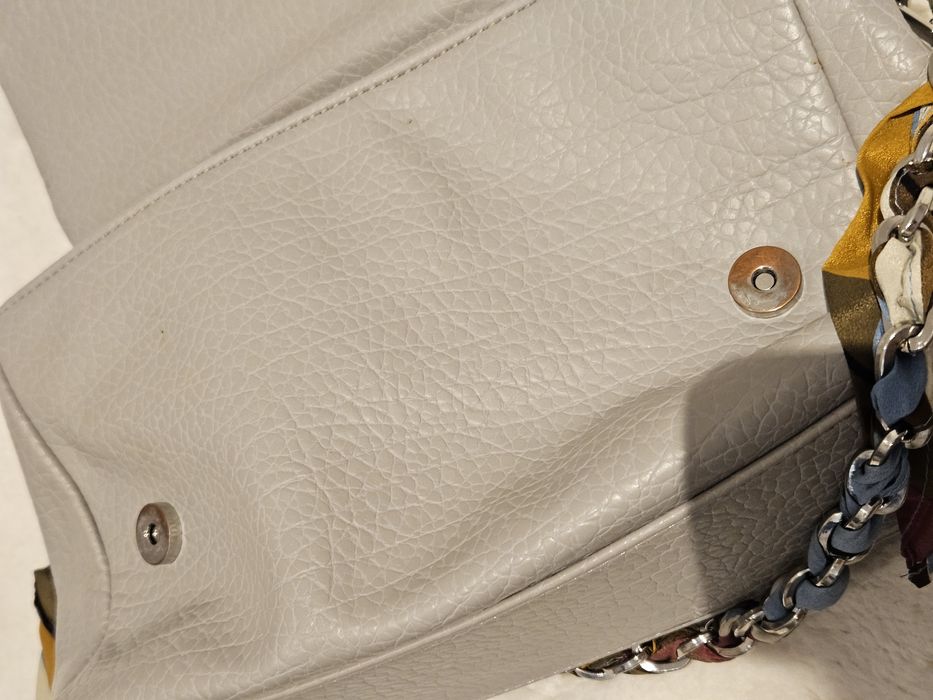 Mala Parfois com corrente