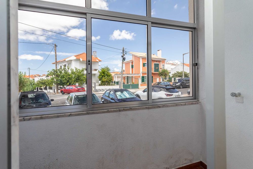 apartamento T2, em R/C, com 80m2 de ABP + 6m2 de área dependente (arrecadação) em Trajouce, São Domingos de Rana
