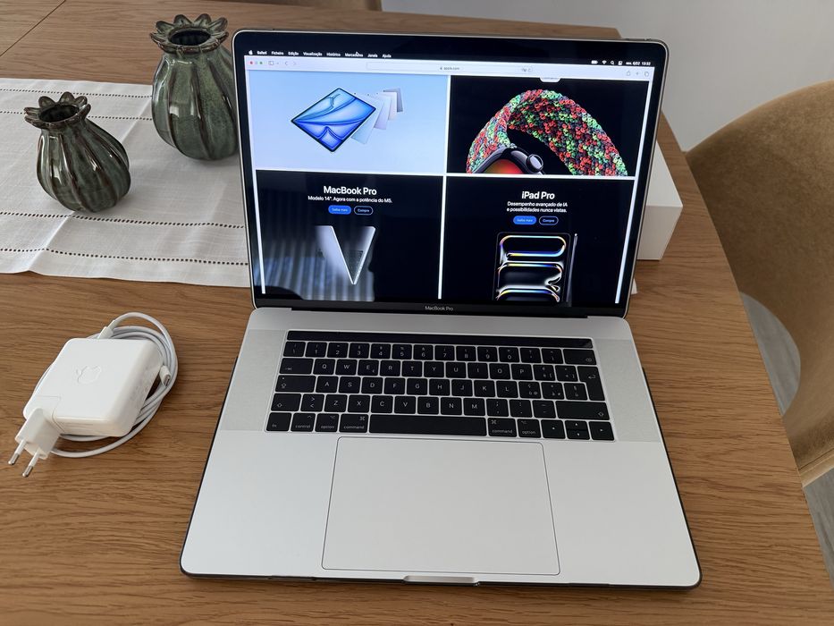 MacBook Pro 15’’ i7 quad, 16gb e Radeon pro 450- TOUCH  BAR