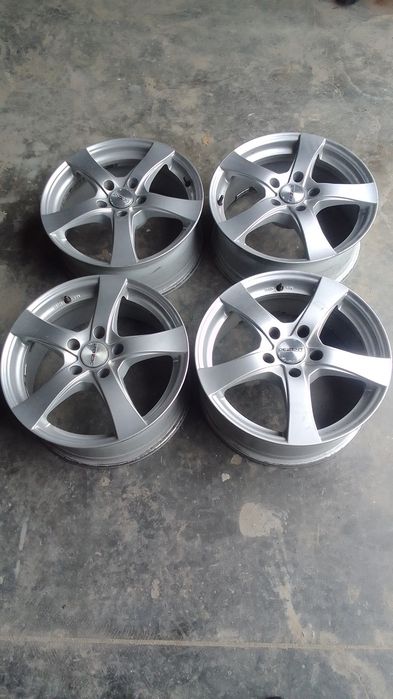 Dwa rodzaje felg .Aluminiowe felgi 17 cali 5/120 BMW ,OPEL.