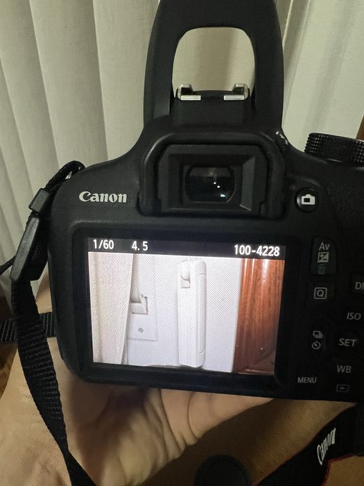 Canon EOS 1200D