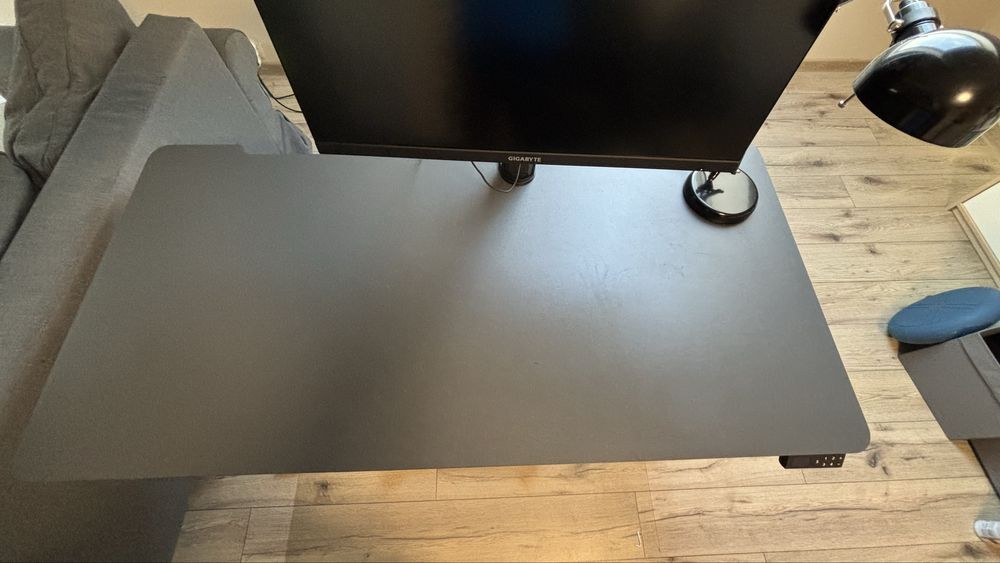 biurko gamingowe z regulacja wysokości