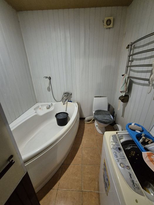 Продам пів будинку район 1 школи
