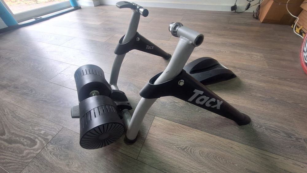 Rolos TACX Bushido Smart + Roda+ Pneu + PEN ANT+