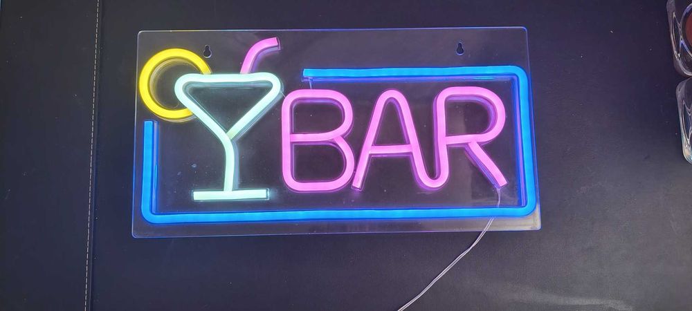 Sprzedam napis neonowy BAR
