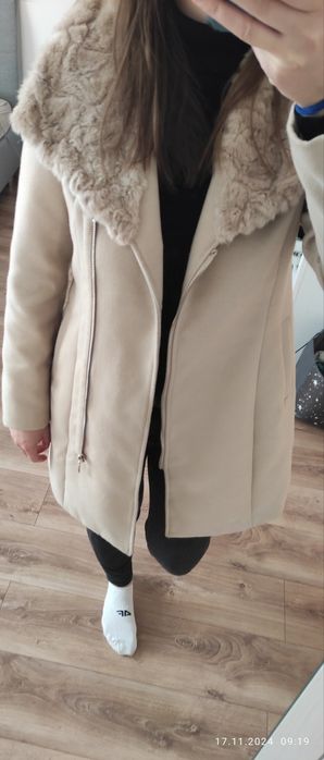 Płaszczyk odzobny kołnierz futerko Mohito S