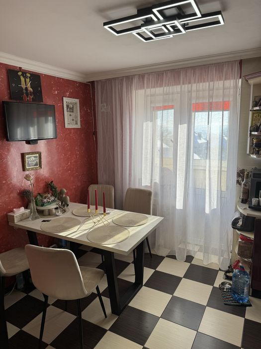 Продам 3-кімнатну квартиру  м-н Жовтневий