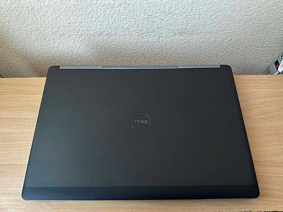 Профі 17.3" DELL Precision 7720 FHD IPS i5-7440HQ/16/512M.2/Quadro 4GB