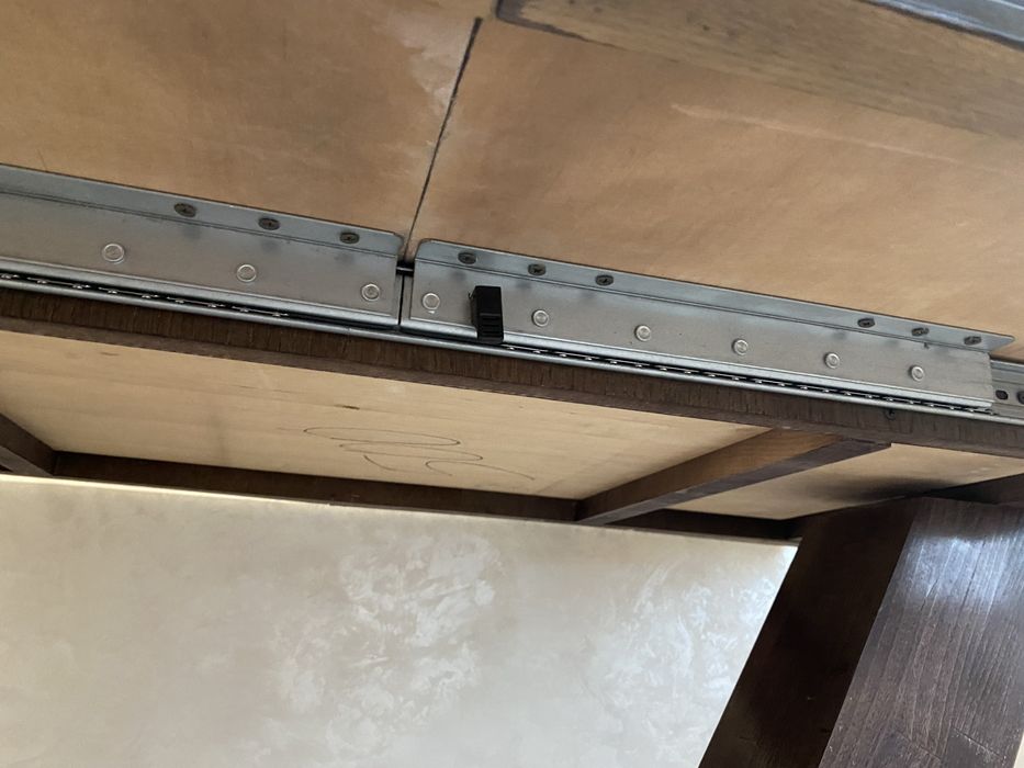 Стіл на кухню або вітальню