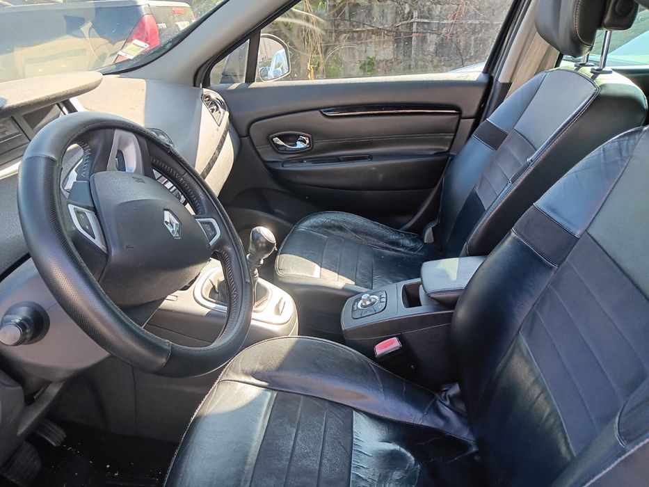 renault  scenic 2012