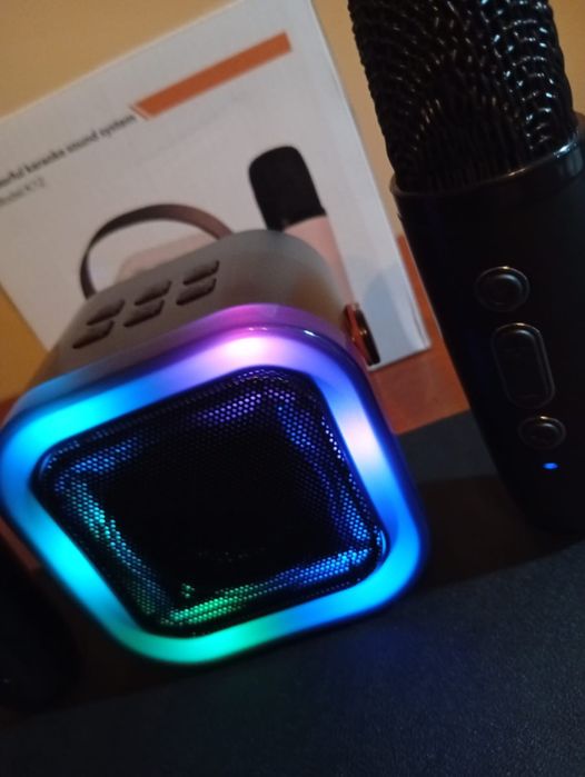 Sistema de som karaoke k12 preto e c/2 microfones