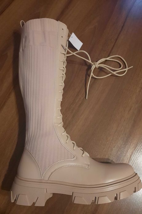 Nowe WORKERY BEŻOWE rozm 38
165 zł