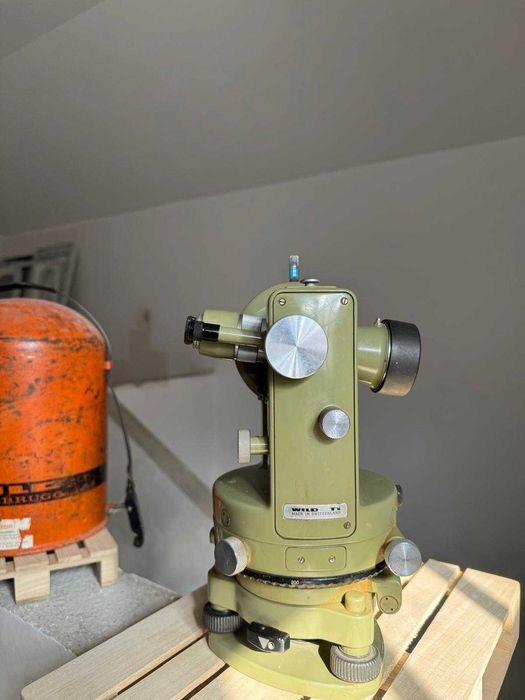Instrumento de levantamento topográfico teodolito Wild T2 + Nível NAK1