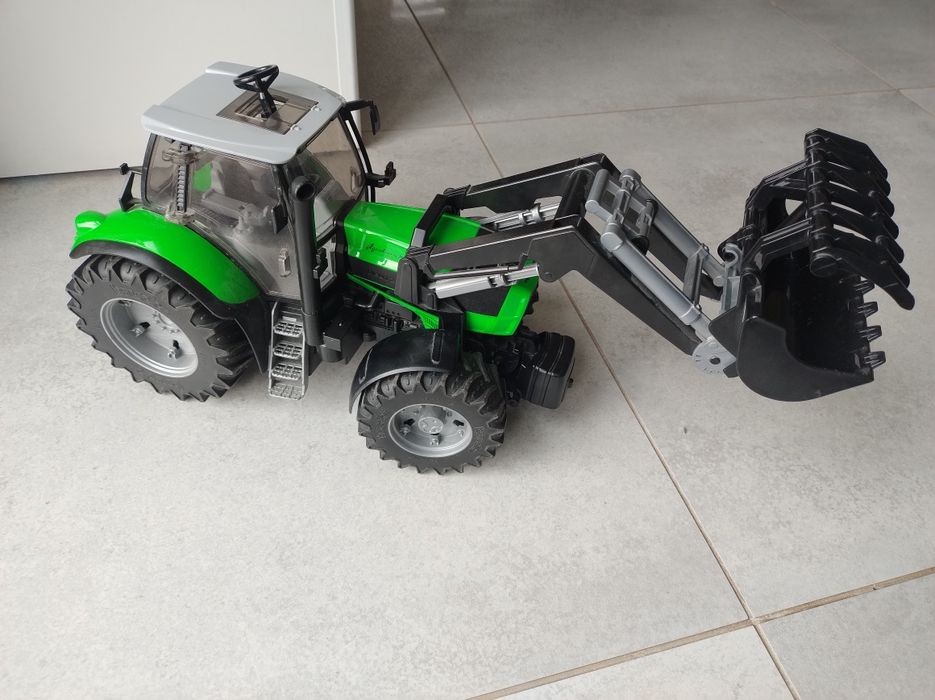 Traktor Bruder Deutz z ładowarką