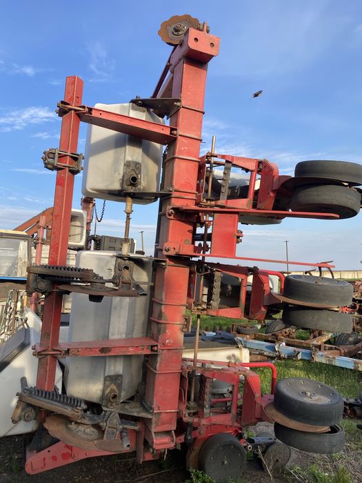 Продам сівалку точного висіву MF 555 -12 рядкова
