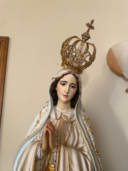 Estátua de Nossa Senhora de Fátima em Madeira – Peça Artesanal Única
