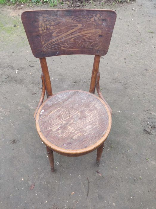 Старый, старинный деревянный стул