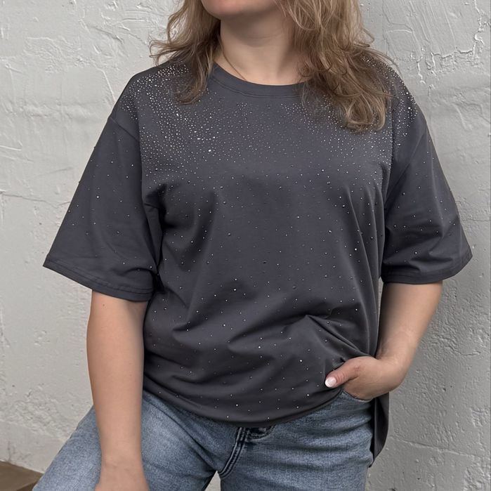 Жіноча футболка зі стразами, р таозміри 52–54–56