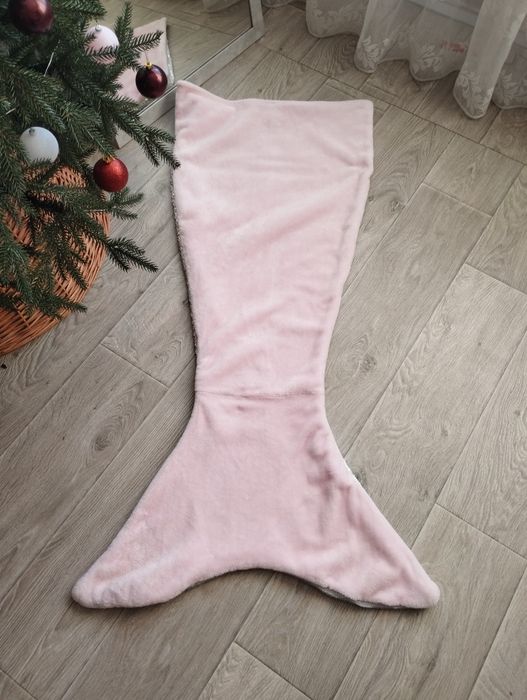 Рожевий плюшевий плед у формі хвоста