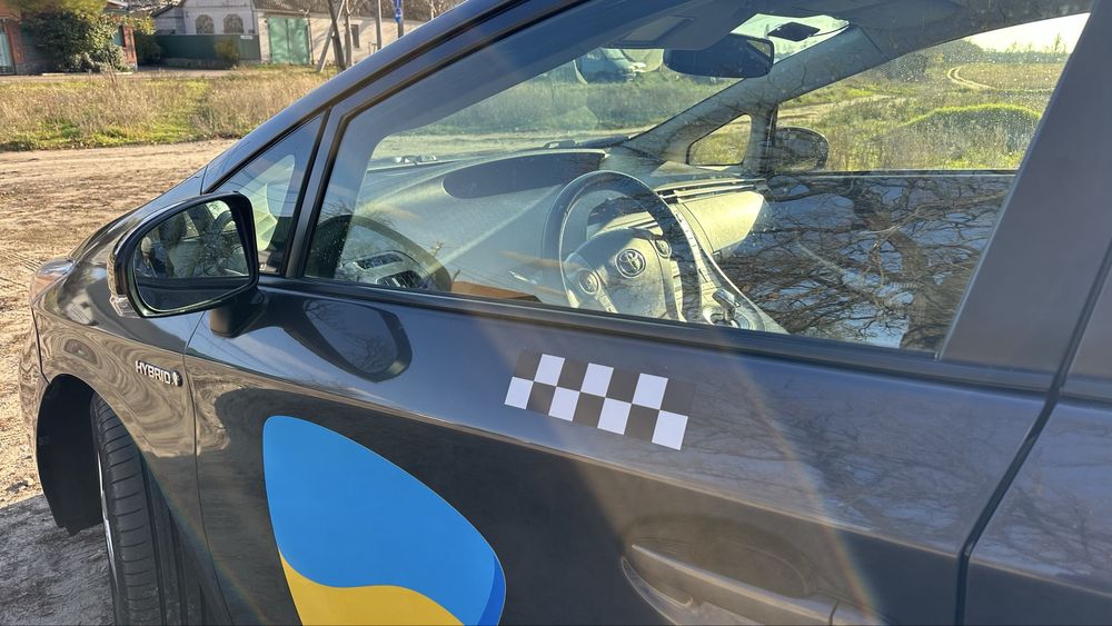 Оренда авто під ТАКСІ TOYOTA PRIUS