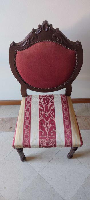 Cadeira em madeira trabalhada, em excelente estado