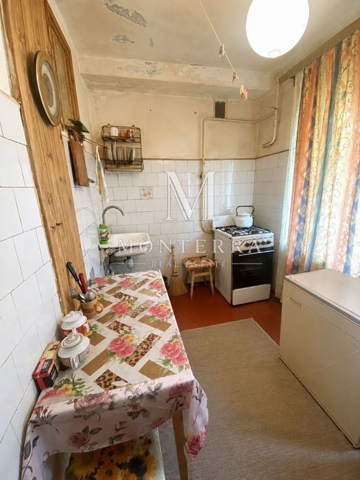 Продаж 2-кім квартири по вул. Братиславська 8, поруч  метро Чернігівська та  Лісова